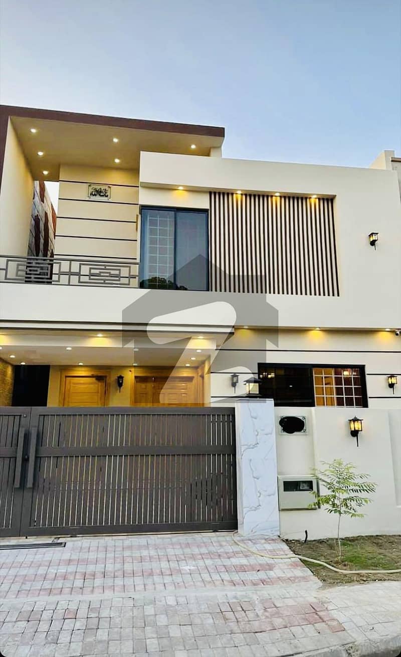 10 Marla 5 Bedroom Double Unit House For Sale