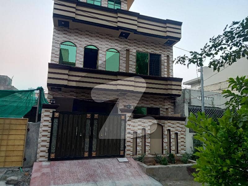 سوان گارڈن اسلام آباد میں 4 کمروں کا 5 مرلہ مکان 2.4 کروڑ میں برائے فروخت۔