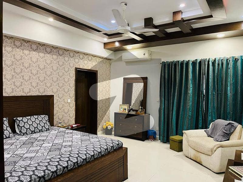 ڈی ایچ اے فیز 6 - بلاک اے فیز 6,ڈیفنس (ڈی ایچ اے),لاہور میں 5 کمروں کا 1 کنال مکان 3.5 لاکھ میں برائے فروخت۔