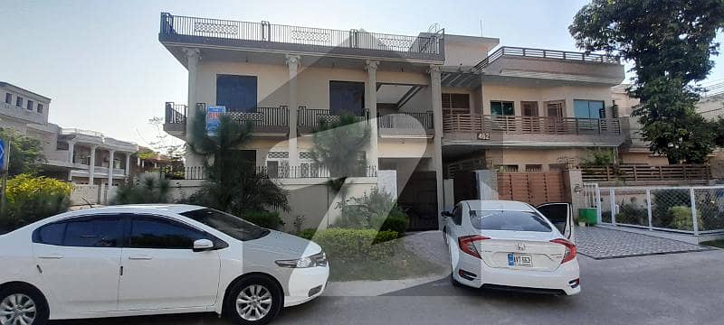 I-8/2.40x80 tarple story House for Hostal and Family purpose available for rent 0333 5952348