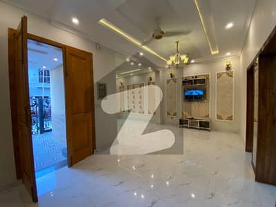 مین کینال بینک روڈ لاہور میں 4 کمروں کا 5 مرلہ مکان 1.35 کروڑ میں برائے فروخت۔