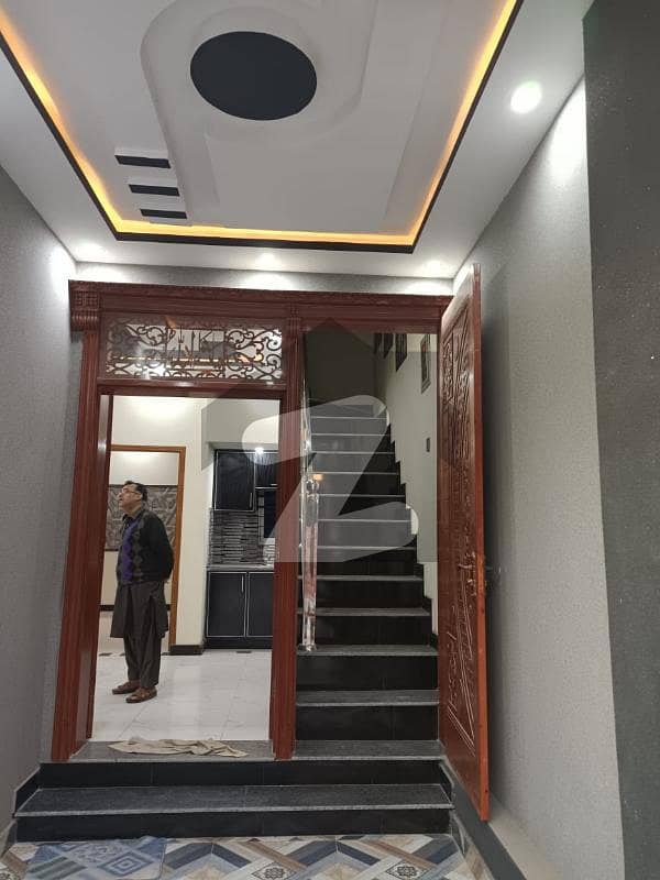 الرحمان گارڈن فیز 2 الرحمان گارڈن,لاہور میں 3 کمروں کا 3 مرلہ مکان 32.0 ہزار میں کرایہ پر دستیاب ہے۔