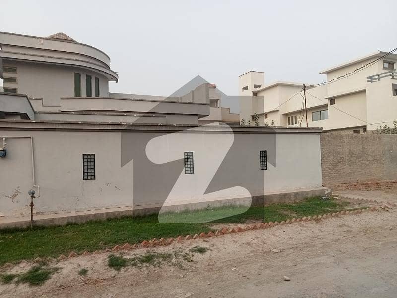 عباسیہ ٹاؤن رحیم یار خان میں 6 کمروں کا 1 کنال مکان 4.5 کروڑ میں برائے فروخت۔