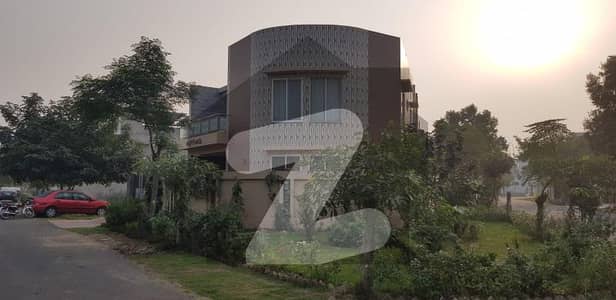 فضائیہ ہاؤسنگ سکیم فیز 1 فضائیہ ہاؤسنگ سکیم,لاہور میں 5 کمروں کا 11 مرلہ مکان 4.5 کروڑ میں برائے فروخت۔