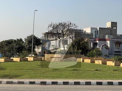 لیک سٹی ۔ سیکٹر ایم ۔ 2اے لیک سٹی,رائیونڈ روڈ,لاہور میں 10 مرلہ رہائشی پلاٹ 1.9 کروڑ میں برائے فروخت۔