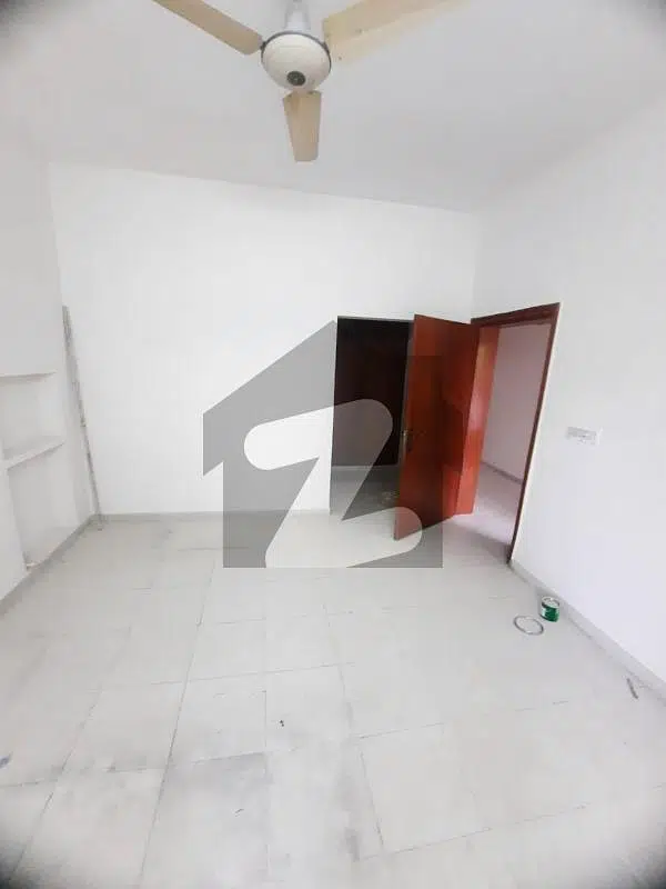 FULLY RENOVATED 1 KANAL BEAUTIFUL LOWER PORTION AVAILABLE FOR RENT IN DHA PHASE 3