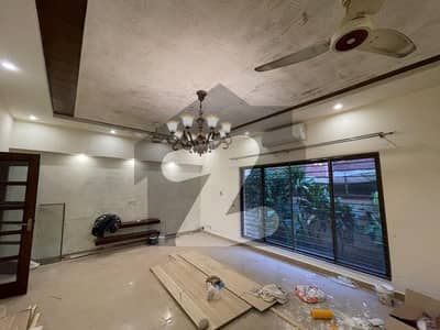 ڈی ایچ اے فیز 4 ڈیفنس (ڈی ایچ اے),لاہور میں 4 کمروں کا 1 کنال مکان 1.8 لاکھ میں کرایہ پر دستیاب ہے۔