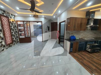 5 MARLA SPECIOUS HOUSE NEAR TO PARK FOR SALE| SOLID WOOD WORK | OWNER BUILT