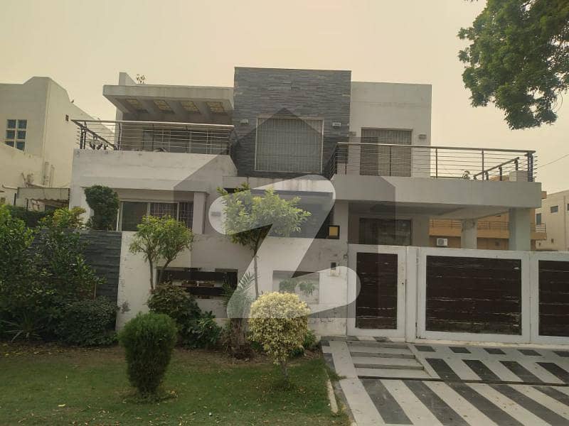 Central Park 1 Kanal Lush Green Bungalow Vip Option For Rent