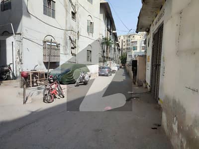 گلستانِِ جوہر ۔ بلاک 19 گلستانِ جوہر,کراچی میں 5 کمروں کا 6 مرلہ فلیٹ 66.0 لاکھ میں برائے فروخت۔