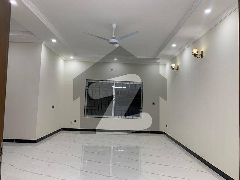 فضائیا هاوسنگ سکیم ترنول,اسلام آباد میں 7 کمروں کا 1 کنال مکان 6.5 کروڑ میں برائے فروخت۔