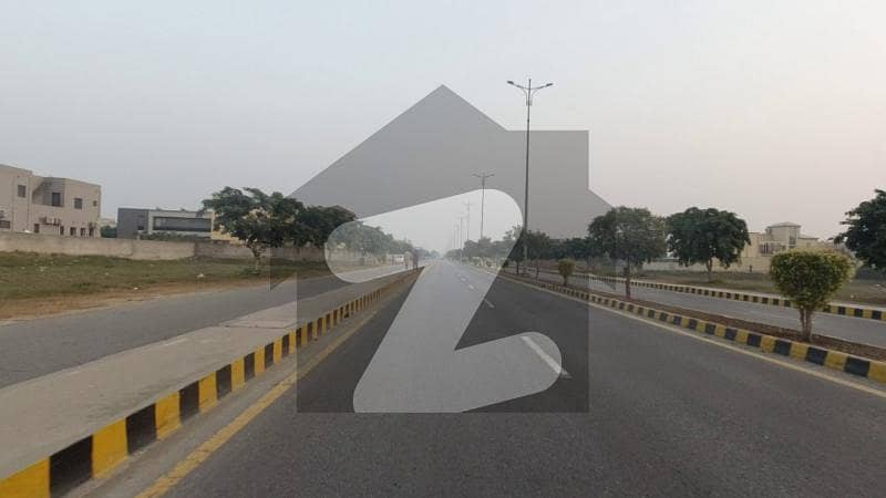 ڈی ایچ اے فیز 6 ڈیفنس (ڈی ایچ اے),لاہور میں 5 مرلہ کمرشل پلاٹ 5.85 کروڑ میں برائے فروخت۔