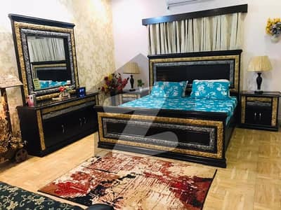 سعید کالونی فیصل آباد میں 6 کمروں کا 1 کنال مکان 10.0 کروڑ میں برائے فروخت۔