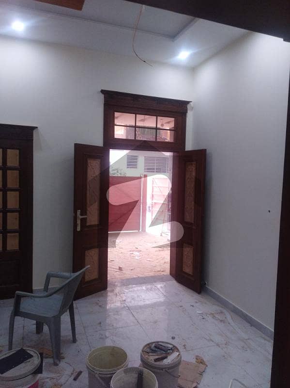5MARLA UPPER PORTION IN ELITE SOCITY OF TECK TOWN SATIANA ROAD IN JUST 30 THOUSAND.