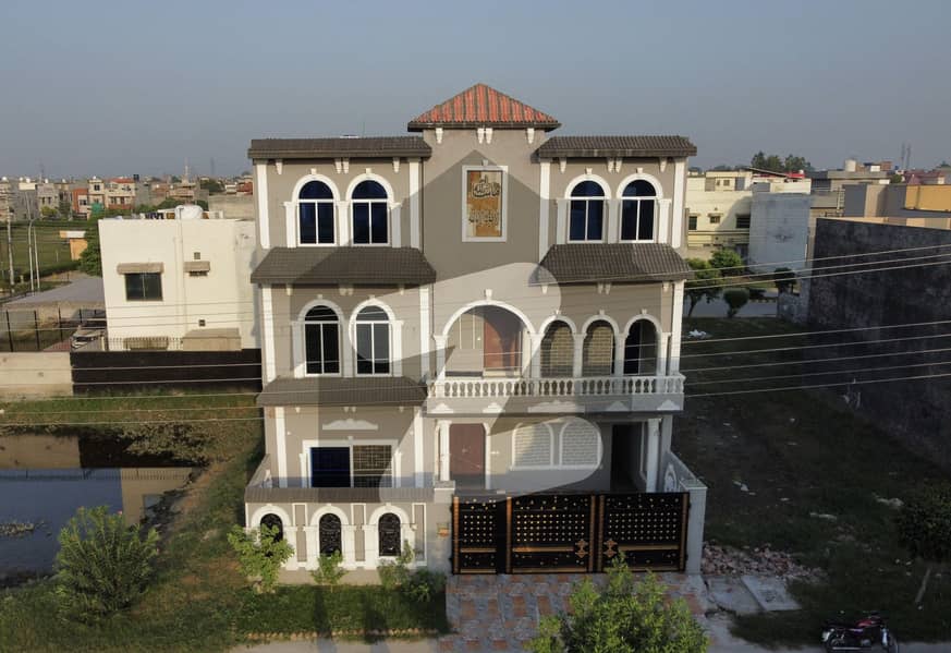 بسم اللہ ہاؤسنگ سکیم جی ٹی روڈ,لاہور میں 7 کمروں کا 10 مرلہ مکان 3.5 کروڑ میں برائے فروخت۔