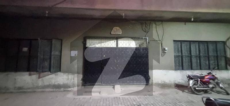 ٹمپل روڈ لاہور میں 5 کمروں کا 12 مرلہ مکان 4.4 کروڑ میں برائے فروخت۔