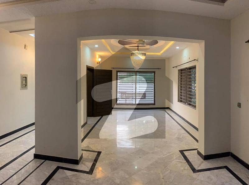 full House unfurnished D-12/1 Beautiful Location full House unfurnished D-12/1 Beautiful Location
