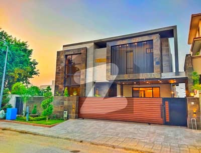 Ultra-Modern Designer Brand New 1 Kanal House For Sale