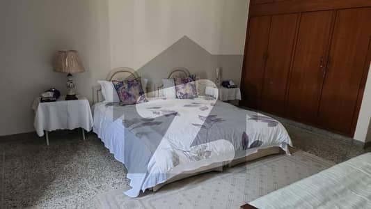 Fully Furnished Room Available For Rent For Females