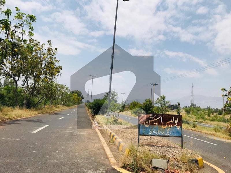 Get This Amazing Prime Location 20 Marla Residential Plot Available In Regi Model Town Phase 3 - Block C3