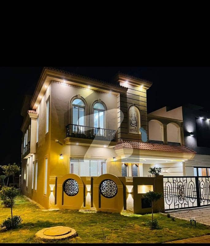 بحریہ ٹاؤن سیکٹر سی بحریہ ٹاؤن,لاہور میں 5 کمروں کا 10 مرلہ مکان 1.9 لاکھ میں کرایہ پر دستیاب ہے۔