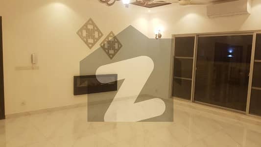 سرور روڈ کینٹ,لاہور میں 4 کمروں کا 2 کنال مکان 4.0 لاکھ میں کرایہ پر دستیاب ہے۔