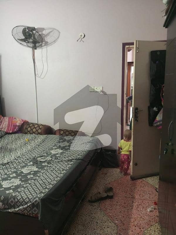 نارتھ ناظم آباد ۔ بلاک ایچ نارتھ ناظم آباد,کراچی میں 10 کمروں کا 9 مرلہ مکان 5.8 کروڑ میں برائے فروخت۔