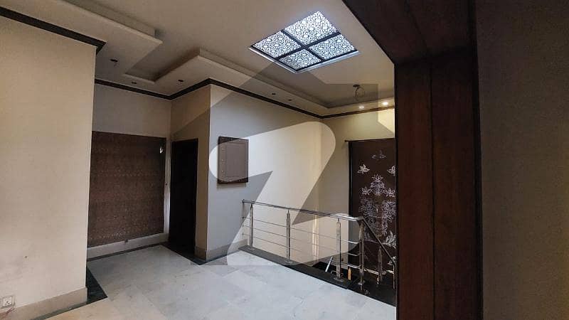 سعید کالونی فیصل آباد میں 5 کمروں کا 13 مرلہ مکان 4.5 کروڑ میں برائے فروخت۔