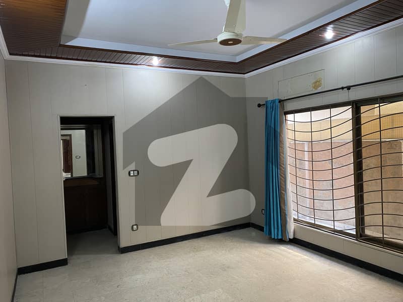 بحریہ ٹاؤن فیز 4 بحریہ ٹاؤن راولپنڈی,راولپنڈی میں 4 کمروں کا 10 مرلہ مکان 3.25 کروڑ میں برائے فروخت۔