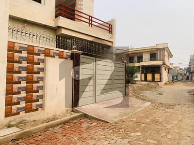 سیوارا چوک ملتان میں 4 کمروں کا 6 مرلہ مکان 30.0 ہزار میں کرایہ پر دستیاب ہے۔