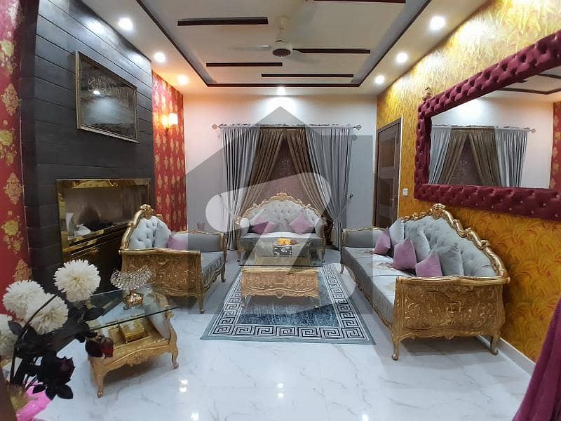 ایل ڈی اے ایوینیو ۔ بلاک ایم ایل ڈی اے ایوینیو,لاہور میں 5 کمروں کا 10 مرلہ مکان 2.49 کروڑ میں برائے فروخت۔