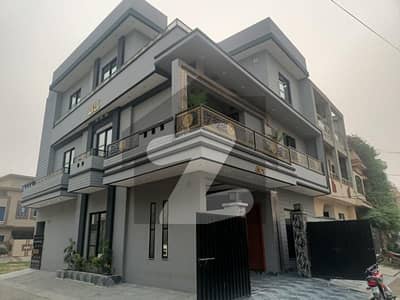 7 Marla Triple Storey Corner Brand New Luxury House For SALE In Johar Town Near To Emporium Mall