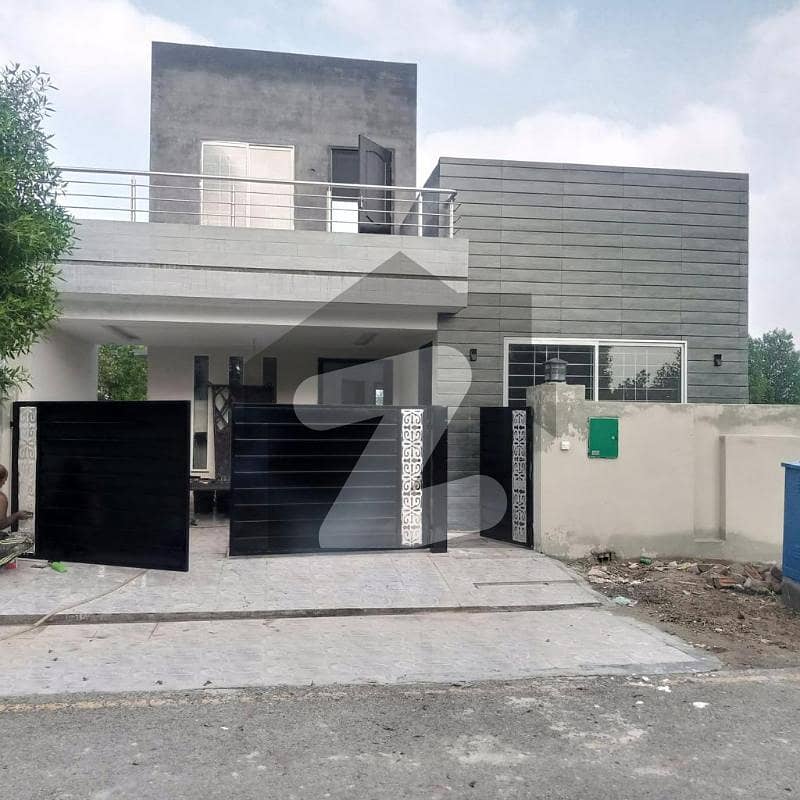 8 Marla House for sale in J block with 3 beds in bahria orchard lahore