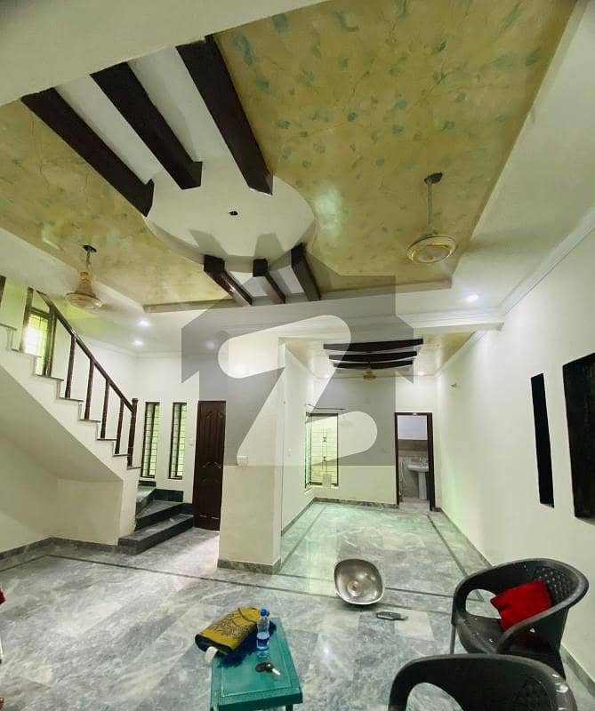 الفلاح ٹاؤن لاہور میں 3 کمروں کا 4 مرلہ مکان 1.5 کروڑ میں برائے فروخت۔
