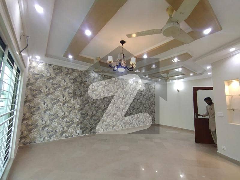 PRIME LOCTION ONE KANAL LOWER PORTION AVAILABLE FOR RENT IN DHA PHASE 1.