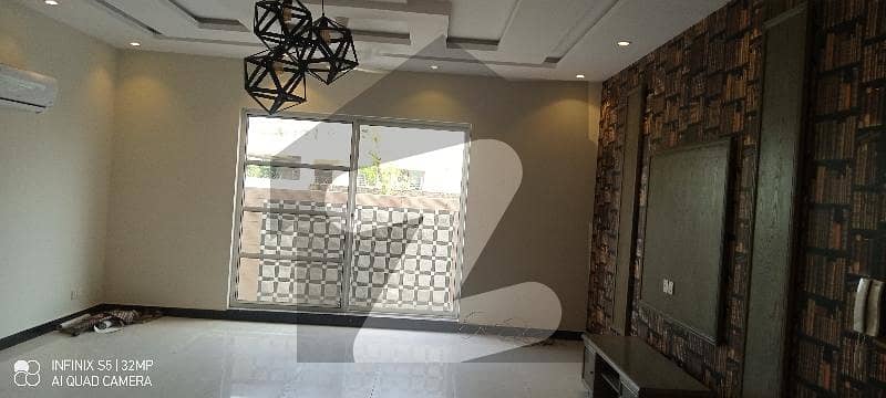 Gulberg Independent Commercial Building Gulberg Independent Commercial Building