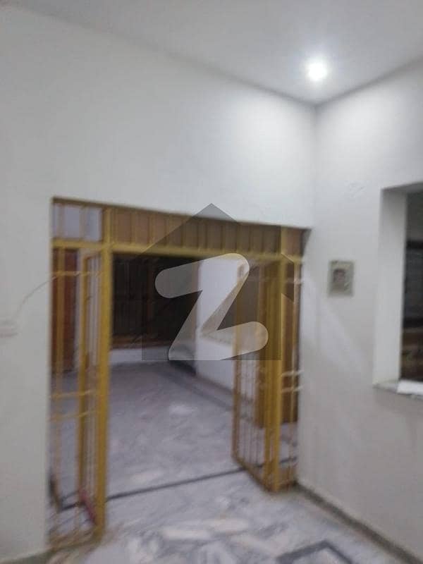 جناح ایوینیو اسلام آباد میں 2 کمروں کا 5 مرلہ بالائی پورشن 20.0 ہزار میں کرایہ پر دستیاب ہے۔
