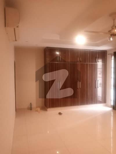1 KANAL HOUSE AVAILABLE FOR RENT IN DHA PHASE 3 BLOCK XX WITH BASEMENT