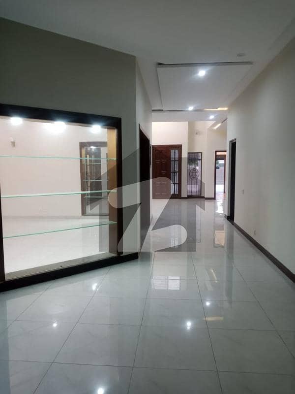 Separate Gate 1 Kanal Upper Portion House Available For Rent in DHA Phase 8 Commercial Broadway