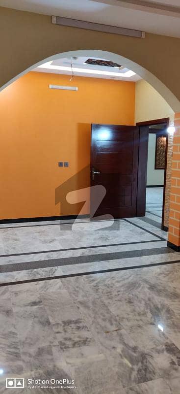شیخ ملتون ٹاؤن مردان میں 6 کمروں کا 12 مرلہ مکان 4.2 کروڑ میں برائے فروخت۔