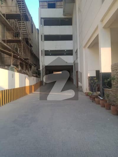 رائل ڈیفینس ٹاور کراچی میں 4 کمروں کا 9 مرلہ فلیٹ 1.7 لاکھ میں کرایہ پر دستیاب ہے۔