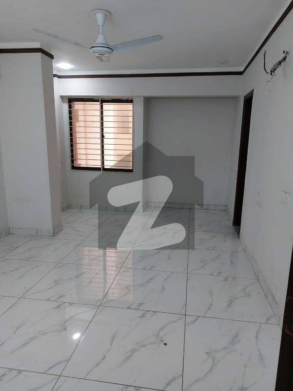 کلفٹن ۔ بلاک 9 کلفٹن,کراچی میں 3 کمروں کا 8 مرلہ فلیٹ 4.8 کروڑ میں برائے فروخت۔