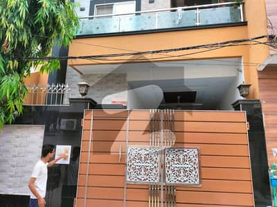 9000 Square Feet House Available In Gulberg For Sale