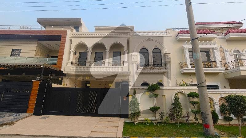 A House Of 10 Marla In Rs. 45000000