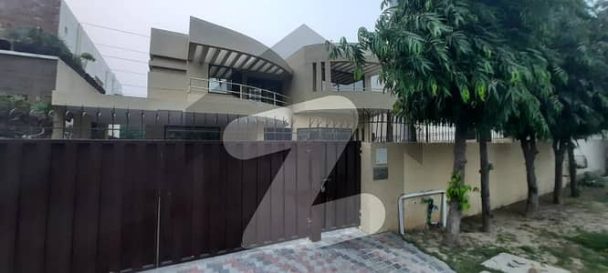 1 KANAL HOUSE FOR RENT FULLY RENOVATED IN DHA PHASE 3 (KANAL BASMENT ALSO AVAILABLE )