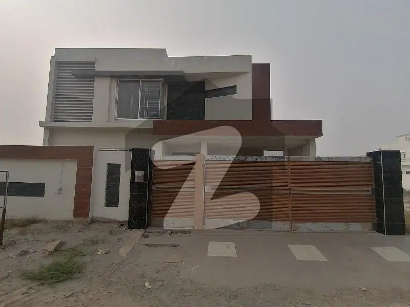 On Excellent Location In DHA Phase 1 - Sector M House For sale Sized 1 Kanal