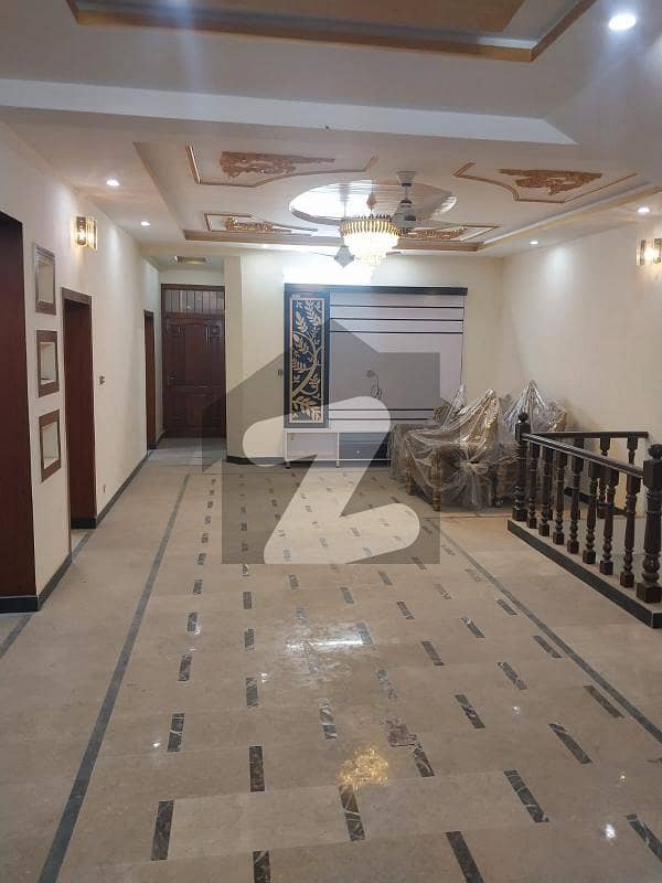پشاور روڈ راولپنڈی میں 5 کمروں کا 10 مرلہ مکان 4.0 کروڑ میں برائے فروخت۔