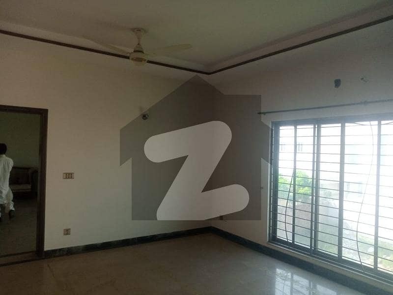 ڈی ایچ اے فیز 1 - بلاک سی فیز 1,ڈیفنس (ڈی ایچ اے),لاہور میں 5 کمروں کا 1 کنال مکان 6.9 کروڑ میں برائے فروخت۔