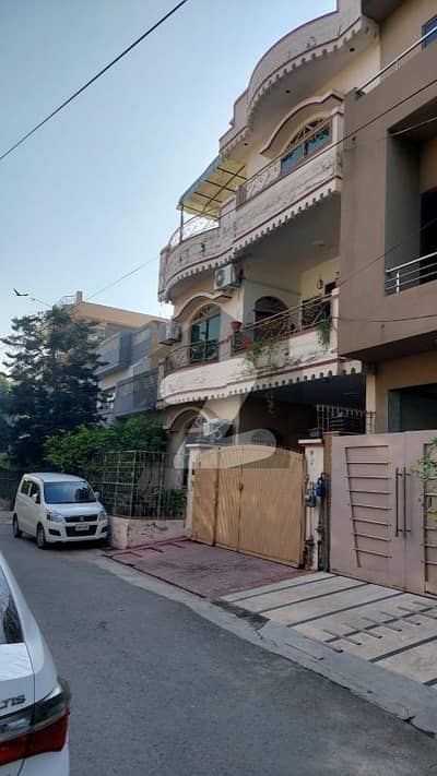 احمد یار بلاک مصطفیٰ ٹاؤن,لاہور میں 5 کمروں کا 7 مرلہ مکان 3.25 کروڑ میں برائے فروخت۔