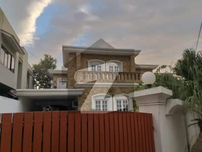 600 Yards Well Maintained Super Class Artistically Design Beautifully Stylish Independent Bungalow Available For Sale 5 Bedrooms Luxurious Drawing Dining Lounge Well Finishing